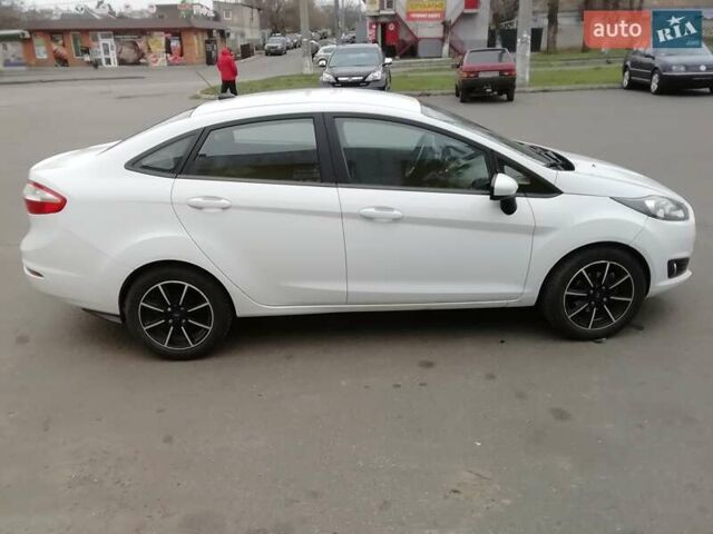 Білий Форд Фієста, об'ємом двигуна 1.6 л та пробігом 102 тис. км за 8600 $, фото 1 на Automoto.ua