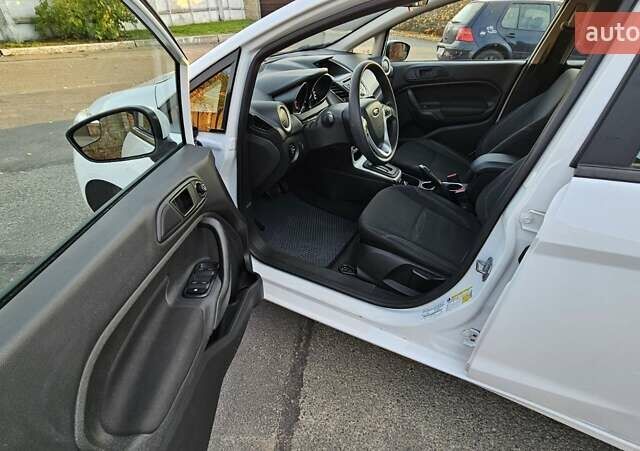 Белый Форд Фиеста, объемом двигателя 1.6 л и пробегом 143 тыс. км за 7300 $, фото 7 на Automoto.ua