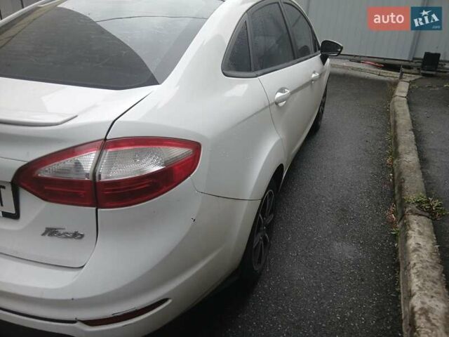 Белый Форд Фиеста, объемом двигателя 1.6 л и пробегом 78 тыс. км за 8000 $, фото 7 на Automoto.ua