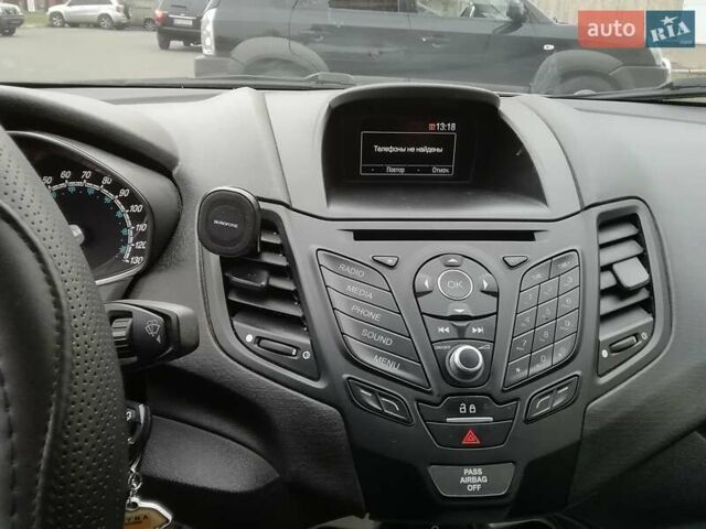 Білий Форд Фієста, об'ємом двигуна 1.6 л та пробігом 102 тис. км за 8600 $, фото 10 на Automoto.ua