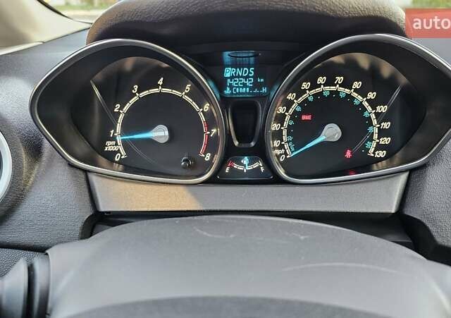 Белый Форд Фиеста, объемом двигателя 1.6 л и пробегом 143 тыс. км за 7300 $, фото 6 на Automoto.ua