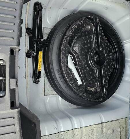 Белый Форд Фиеста, объемом двигателя 1.6 л и пробегом 143 тыс. км за 7300 $, фото 2 на Automoto.ua