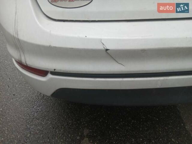 Белый Форд Фиеста, объемом двигателя 1.6 л и пробегом 78 тыс. км за 8000 $, фото 8 на Automoto.ua