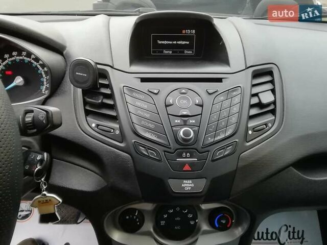 Білий Форд Фієста, об'ємом двигуна 1.6 л та пробігом 102 тис. км за 8600 $, фото 12 на Automoto.ua