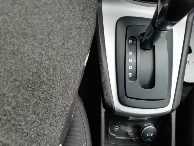 Белый Форд Фиеста, объемом двигателя 1.6 л и пробегом 102 тыс. км за 8600 $, фото 6 на Automoto.ua