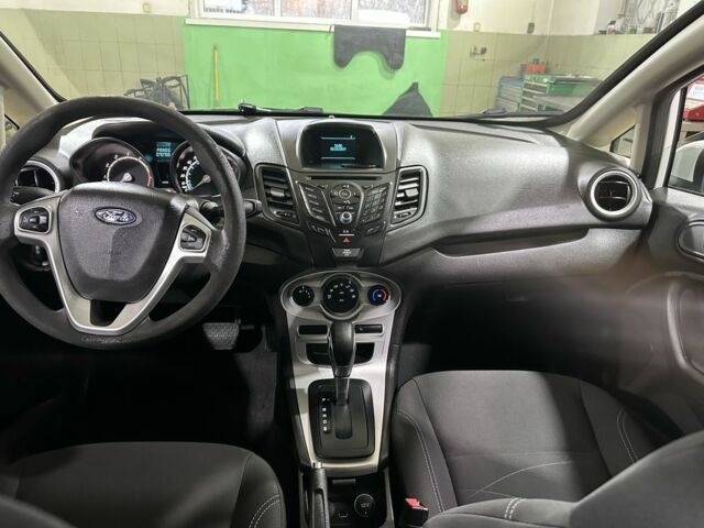 Белый Форд Фиеста, объемом двигателя 0 л и пробегом 114 тыс. км за 8600 $, фото 6 на Automoto.ua