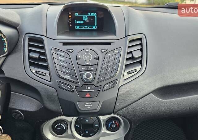 Белый Форд Фиеста, объемом двигателя 1.6 л и пробегом 143 тыс. км за 7300 $, фото 4 на Automoto.ua