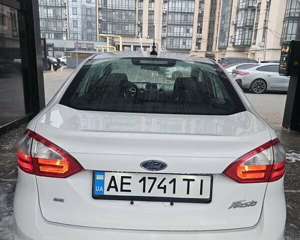 Белый Форд Фиеста, объемом двигателя 1.6 л и пробегом 144 тыс. км за 8500 $, фото 3 на Automoto.ua