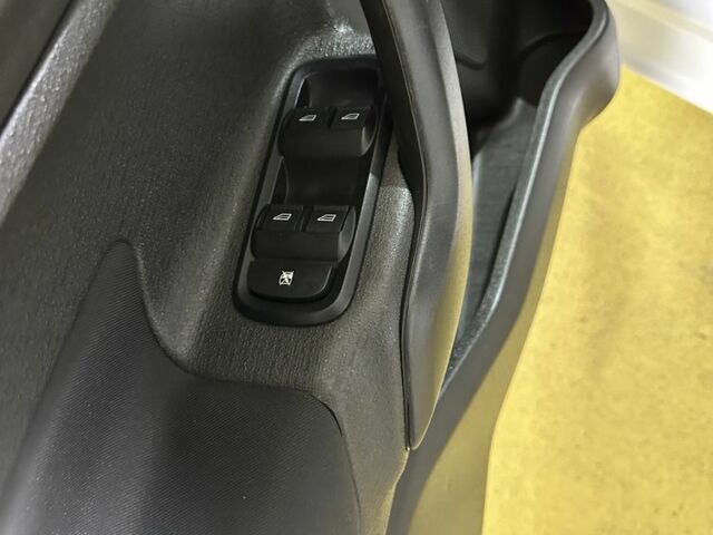 Белый Форд Фиеста, объемом двигателя 0 л и пробегом 114 тыс. км за 8600 $, фото 9 на Automoto.ua