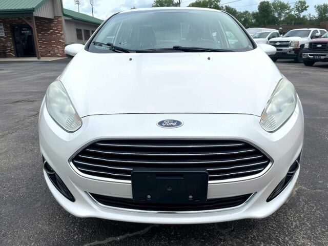 Форд Фиеста 2017 в Киеве на Automoto.ua Белый Форд Фиеста, объемом двигателя 1.6 л и пробегом 66 тыс. км за 5000 $, фото 1 на Automoto.ua