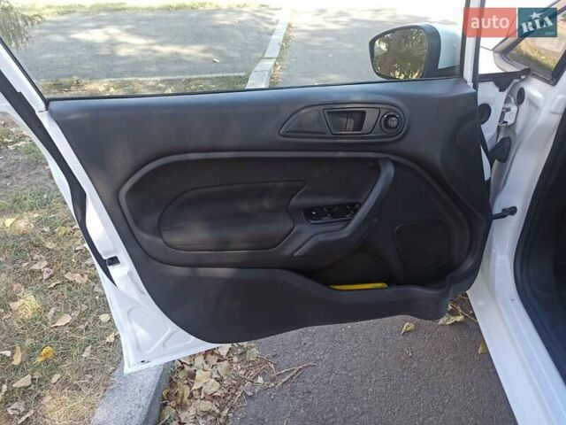 Белый Форд Фиеста, объемом двигателя 1.6 л и пробегом 182 тыс. км за 7400 $, фото 9 на Automoto.ua