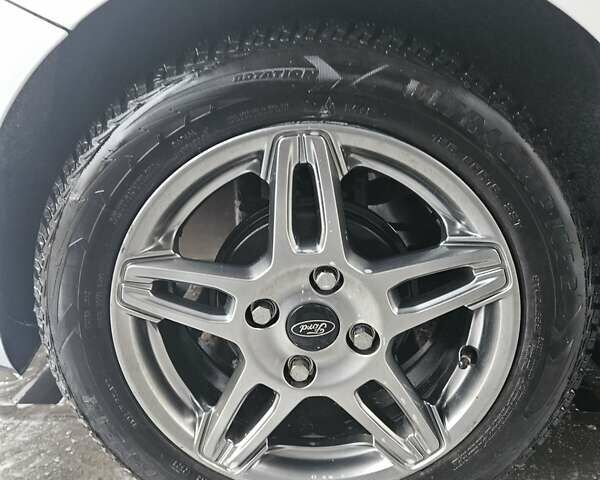 Белый Форд Фиеста, объемом двигателя 1.6 л и пробегом 144 тыс. км за 8500 $, фото 5 на Automoto.ua