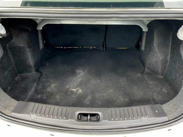 Форд Фиеста 2017 в Киеве на Automoto.ua Белый Форд Фиеста, объемом двигателя 1.6 л и пробегом 66 тыс. км за 5000 $, фото 14 на Automoto.ua