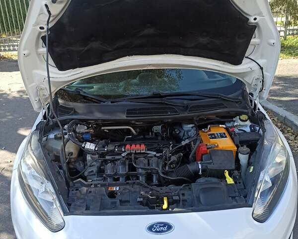 Белый Форд Фиеста, объемом двигателя 1.6 л и пробегом 182 тыс. км за 7400 $, фото 12 на Automoto.ua