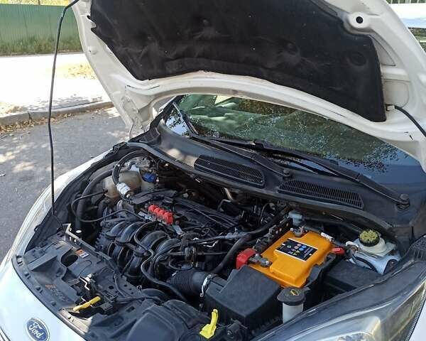 Белый Форд Фиеста, объемом двигателя 1.6 л и пробегом 182 тыс. км за 7400 $, фото 13 на Automoto.ua