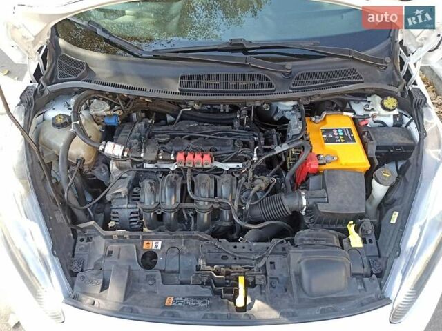 Белый Форд Фиеста, объемом двигателя 1.6 л и пробегом 182 тыс. км за 7400 $, фото 11 на Automoto.ua