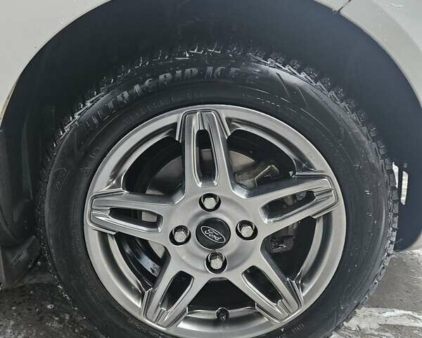 Белый Форд Фиеста, объемом двигателя 1.6 л и пробегом 144 тыс. км за 8500 $, фото 4 на Automoto.ua