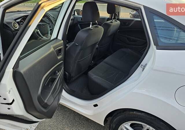 Белый Форд Фиеста, объемом двигателя 1.6 л и пробегом 143 тыс. км за 7300 $, фото 12 на Automoto.ua