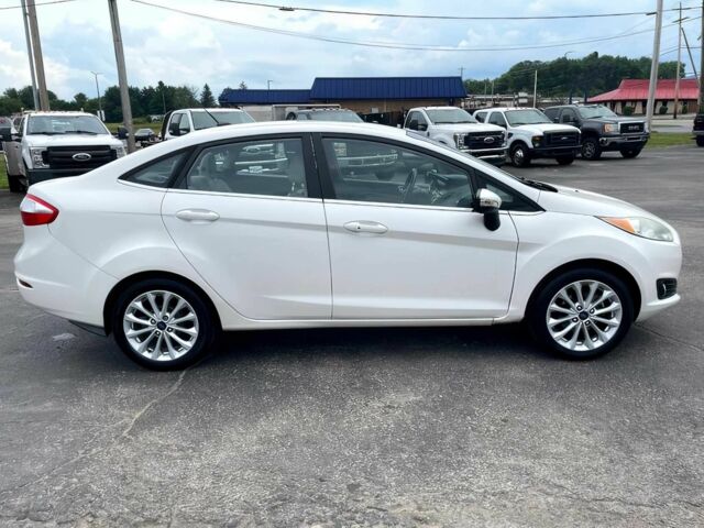 Форд Фиеста 2017 в Киеве на Automoto.ua Белый Форд Фиеста, объемом двигателя 1.6 л и пробегом 66 тыс. км за 5000 $, фото 2 на Automoto.ua