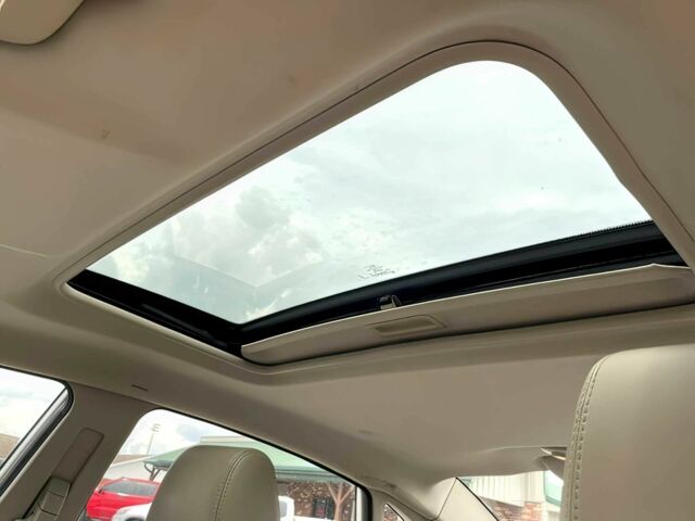 Форд Фиеста 2017 в Киеве на Automoto.ua Белый Форд Фиеста, объемом двигателя 1.6 л и пробегом 66 тыс. км за 5000 $, фото 11 на Automoto.ua