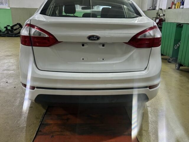 Белый Форд Фиеста, объемом двигателя 0 л и пробегом 114 тыс. км за 8600 $, фото 4 на Automoto.ua