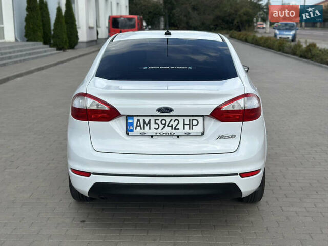 Білий Форд Фієста, об'ємом двигуна 1.6 л та пробігом 186 тис. км за 7850 $, фото 4 на Automoto.ua