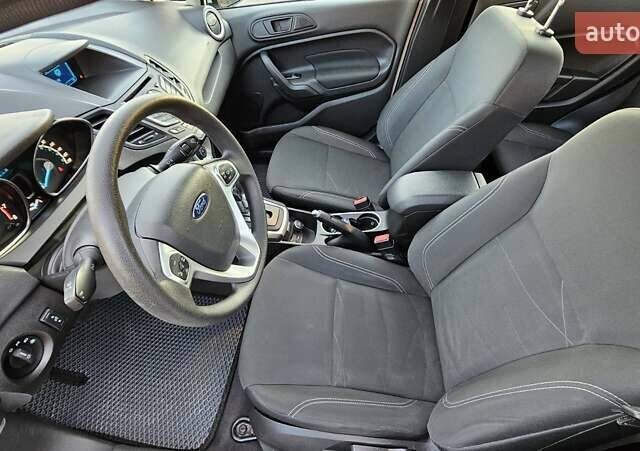 Белый Форд Фиеста, объемом двигателя 1.6 л и пробегом 143 тыс. км за 7300 $, фото 5 на Automoto.ua