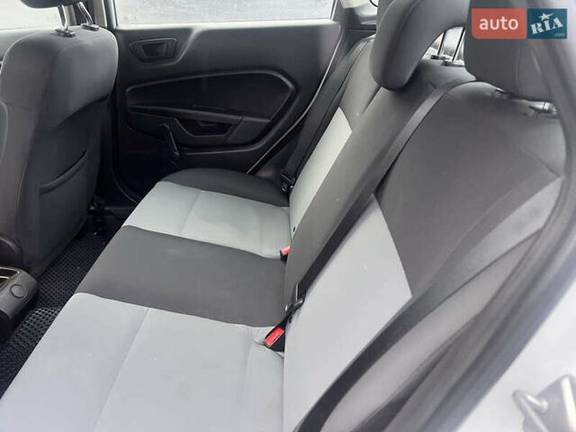 Белый Форд Фиеста, объемом двигателя 1.6 л и пробегом 153 тыс. км за 6900 $, фото 5 на Automoto.ua