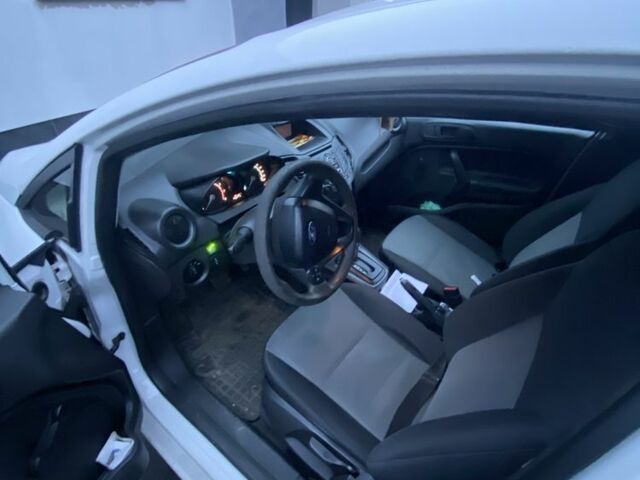 Форд Фиеста 2018 в Ужгороде на Automoto.ua Белый Форд Фиеста, объемом двигателя 1.6 л и пробегом 245 тыс. км за 5500 $, фото 6 на Automoto.ua