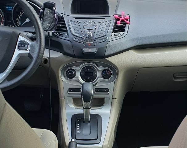 Белый Форд Фиеста, объемом двигателя 1.6 л и пробегом 79 тыс. км за 9000 $, фото 6 на Automoto.ua