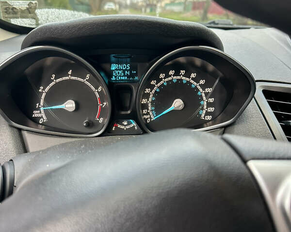 Белый Форд Фиеста, объемом двигателя 1.6 л и пробегом 121 тыс. км за 7000 $, фото 6 на Automoto.ua