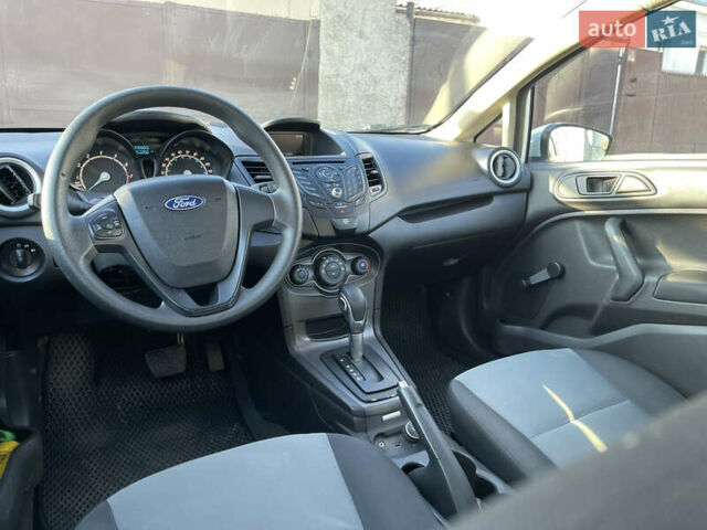 Белый Форд Фиеста, объемом двигателя 1.6 л и пробегом 153 тыс. км за 7000 $, фото 6 на Automoto.ua