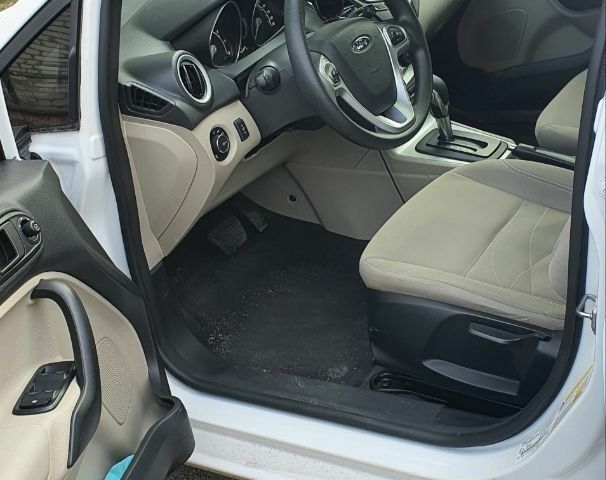 Белый Форд Фиеста, объемом двигателя 1.6 л и пробегом 79 тыс. км за 9000 $, фото 5 на Automoto.ua