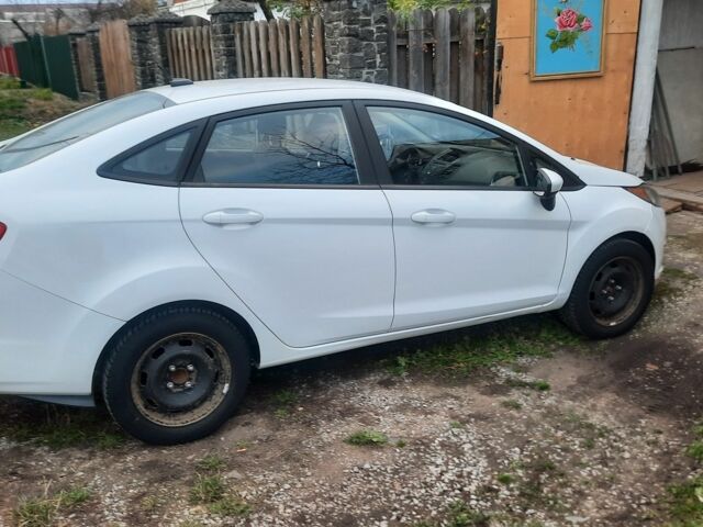 Белый Форд Фиеста, объемом двигателя 1.6 л и пробегом 66 тыс. км за 8500 $, фото 7 на Automoto.ua