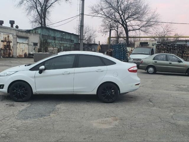 Белый Форд Фиеста, объемом двигателя 1.6 л и пробегом 79 тыс. км за 9000 $, фото 3 на Automoto.ua