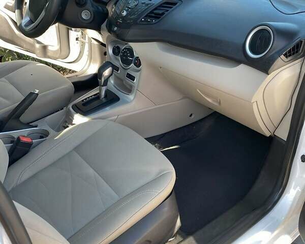 Белый Форд Фиеста, объемом двигателя 1.6 л и пробегом 110 тыс. км за 7800 $, фото 36 на Automoto.ua
