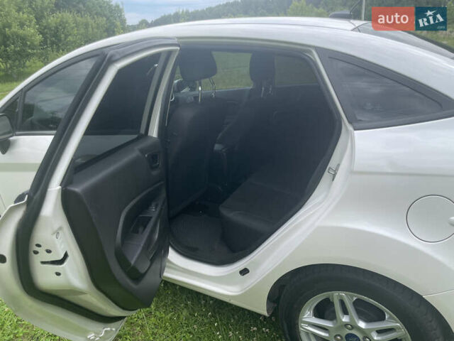 Білий Форд Фієста, об'ємом двигуна 1.6 л та пробігом 84 тис. км за 7700 $, фото 6 на Automoto.ua