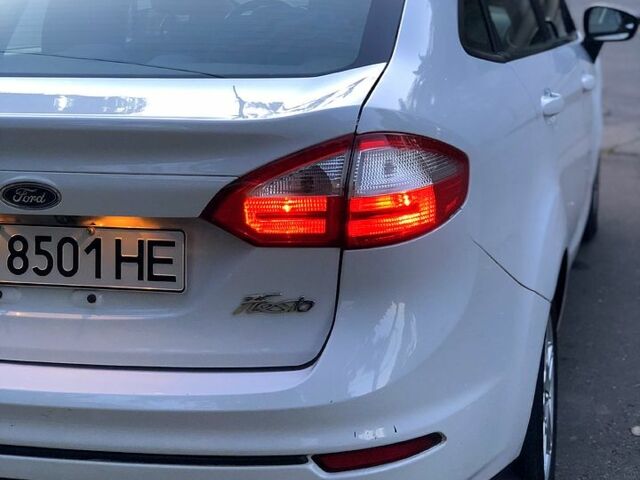 Белый Форд Фиеста, объемом двигателя 1.6 л и пробегом 160 тыс. км за 7500 $, фото 5 на Automoto.ua