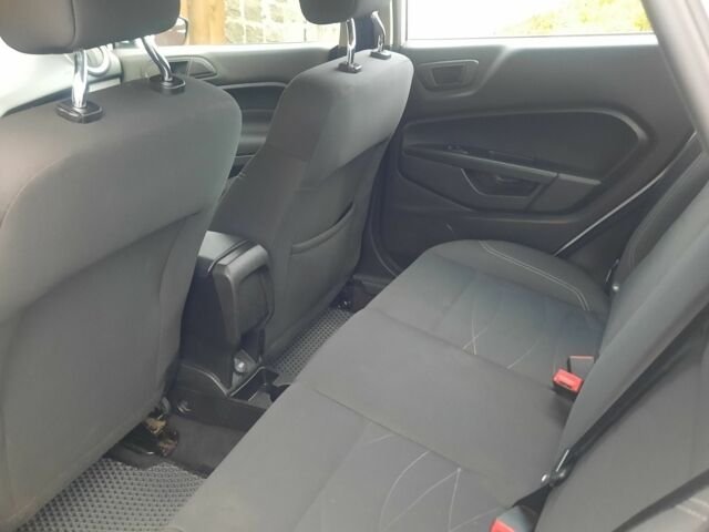 Белый Форд Фиеста, объемом двигателя 1.6 л и пробегом 66 тыс. км за 8500 $, фото 4 на Automoto.ua