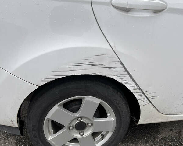 Белый Форд Фиеста, объемом двигателя 1.6 л и пробегом 153 тыс. км за 6900 $, фото 10 на Automoto.ua