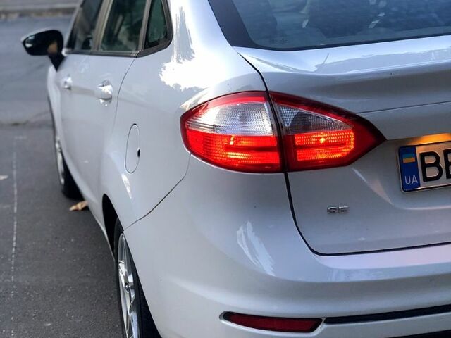 Белый Форд Фиеста, объемом двигателя 1.6 л и пробегом 160 тыс. км за 7500 $, фото 4 на Automoto.ua