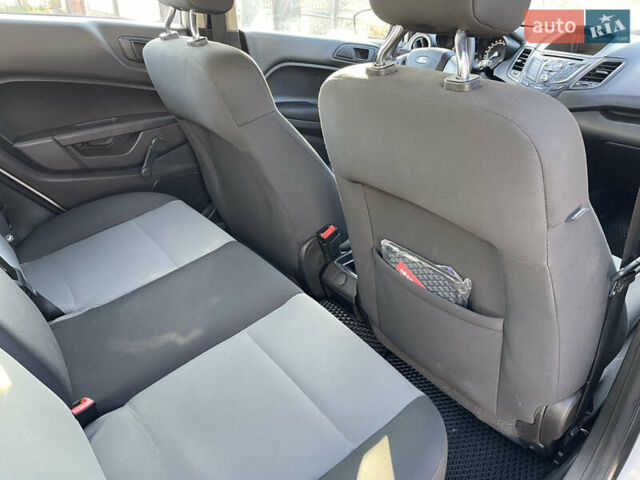 Белый Форд Фиеста, объемом двигателя 1.6 л и пробегом 153 тыс. км за 7000 $, фото 8 на Automoto.ua