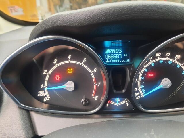 Белый Форд Фиеста, объемом двигателя 1.6 л и пробегом 66 тыс. км за 8500 $, фото 6 на Automoto.ua