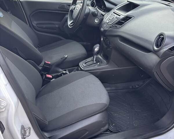 Білий Форд Фієста, об'ємом двигуна 1.6 л та пробігом 83 тис. км за 8000 $, фото 12 на Automoto.ua