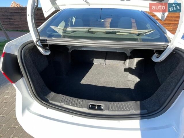 Белый Форд Фиеста, объемом двигателя 1.6 л и пробегом 80 тыс. км за 7999 $, фото 12 на Automoto.ua