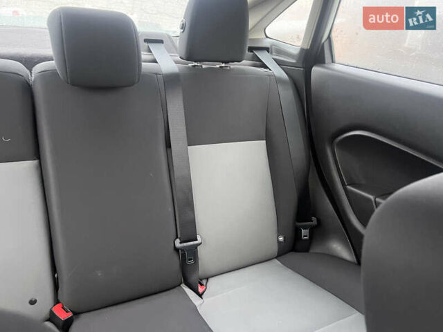 Белый Форд Фиеста, объемом двигателя 1.6 л и пробегом 153 тыс. км за 6900 $, фото 9 на Automoto.ua