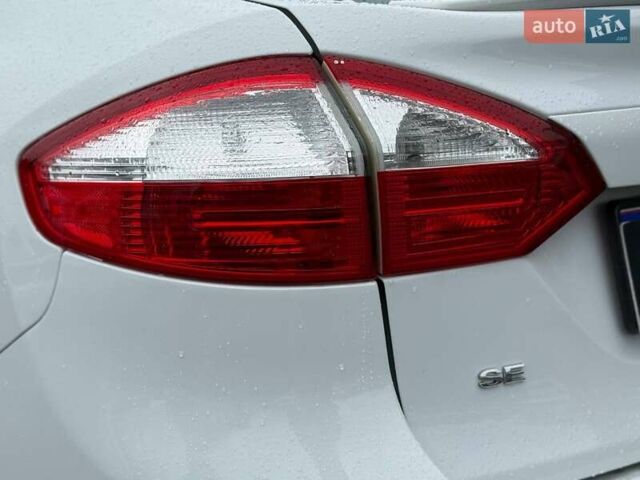 Белый Форд Фиеста, объемом двигателя 1.6 л и пробегом 126 тыс. км за 8799 $, фото 14 на Automoto.ua
