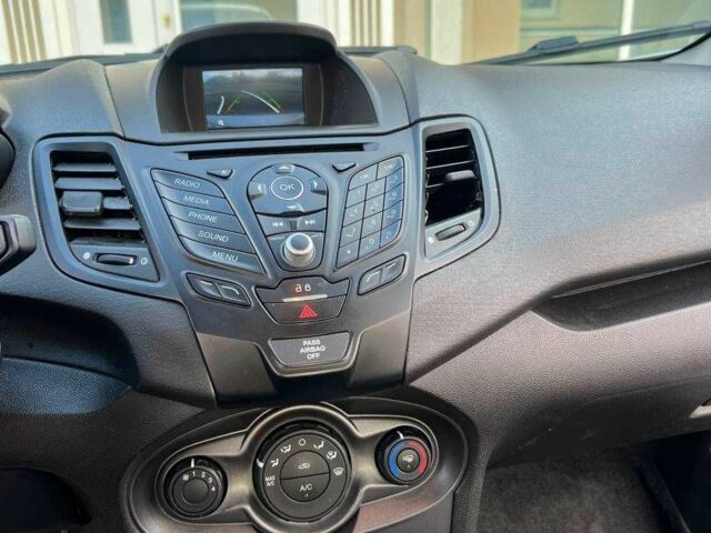 Белый Форд Фиеста, объемом двигателя 1.6 л и пробегом 67 тыс. км за 7700 $, фото 8 на Automoto.ua