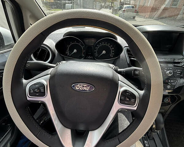 Білий Форд Фієста, об'ємом двигуна 1.6 л та пробігом 166 тис. км за 8700 $, фото 5 на Automoto.ua