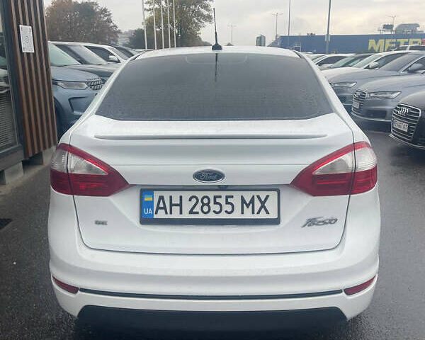 Білий Форд Фієста, об'ємом двигуна 1.6 л та пробігом 67 тис. км за 8999 $, фото 2 на Automoto.ua